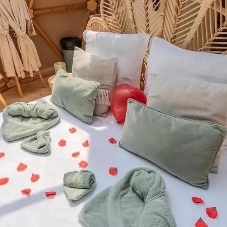 Hébergement de vacances Le Nid D'eliyah, Avec Jacuzzi 15min Disneyland Paris Nanteuil-lès-Meaux
